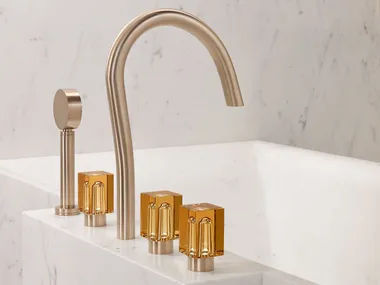 BEYOND CRYSTAL CHAMPAGNE - Bath mixer and handshower supplied by progressive cartridge mixer _ THG Paris